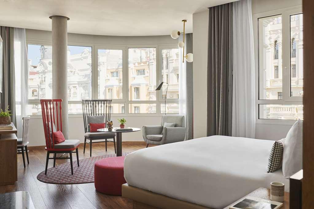Hyatt Centric Gran Via Madrid Hotel Room photo